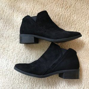 Steve Madden black vegan suede ankle boots booties